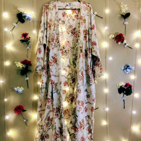 Neiman Marcus Other - A Valentino Neiman Marcus floral kimono